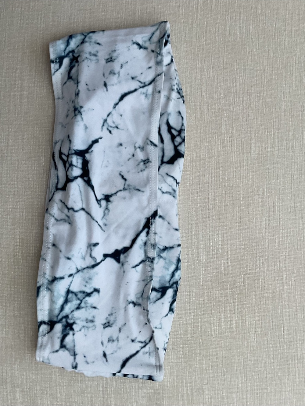 Zaful White and Black Marble Bandeau Top - Picture 2 of 3